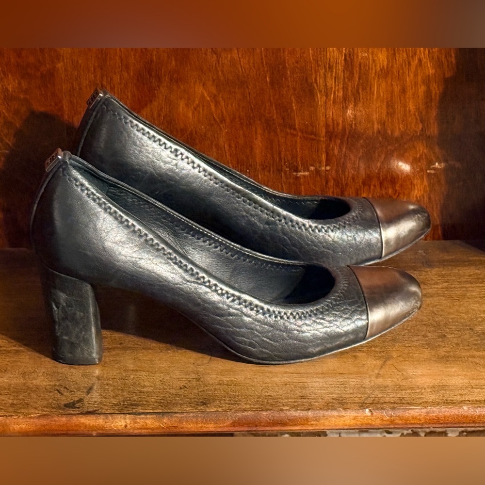 Tory Burch black gray pumps shoes cap toes 8.5